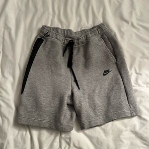 Nike Men’s Light Gray Athletic Shorts with Black Accents